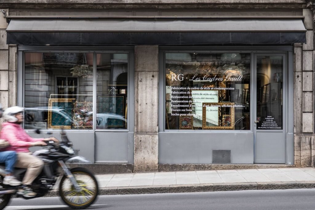 Devanture de la boutique RG Les Cadres Gault à Genève